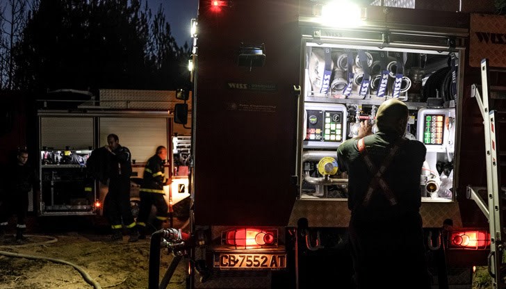 При проверка на адреса пожарникарите са установили, че няма пожар, но при използването на комина се получава задимяване в един от апартаментите на осмия етаж в блок  "Константин Миладинов"