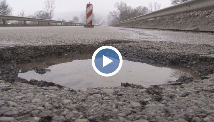 Ежеминутно се пукат гуми, чупят се джанти, оплака се редовен шофьор по пътя