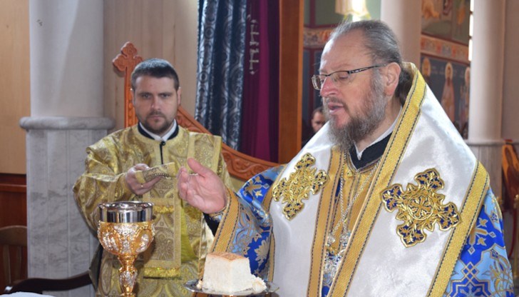 Негово Високопреосвещенство Русенски митрополит Наум отслужи св. литургия в храма на Басарбовската света обител Негово Високопреосвещенство Русенски митрополит Наум отслужи св. литургия в храма на Басарбовската света обител
