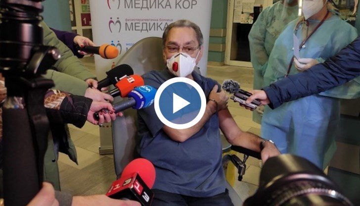 Д-р Цветан Райчинов бе ваксиниран в УМБАЛ Медика
