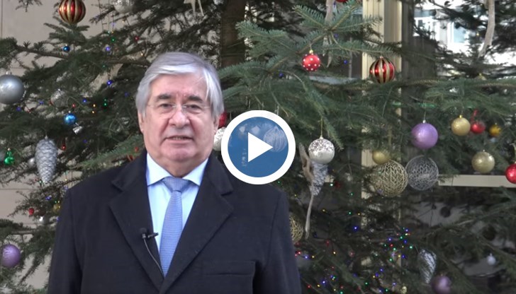 Весели празници, скъпи наши български приятели!