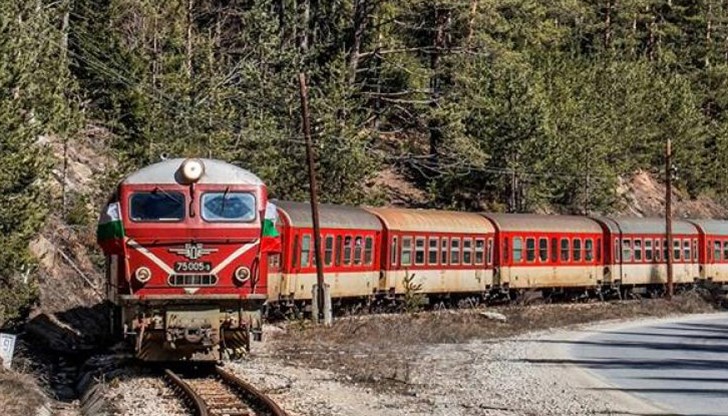 Локомотивът е произведен в Букурещ, Румъния, през 1988 г. специално за Родопската теснолинейка
