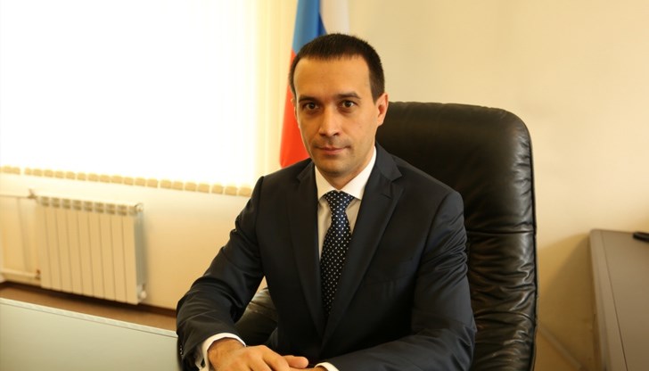 Новият коронавирус не е създаден изкуствено, а е резултат от "класическа вирусна еволюция в природата, каза Ринат Максютов Новият коронавирус не е създаден изкуствено, а е резултат от "класическа вирусна еволюция в природата, каза Ринат Максютов