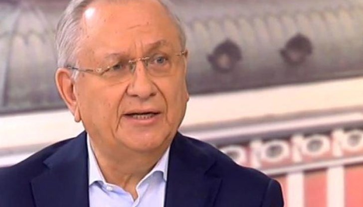 По думите му хора като Пеевски, Доган и Борисов са политически и финансови посредници на задкулисието, наречено "дълбоката държава"