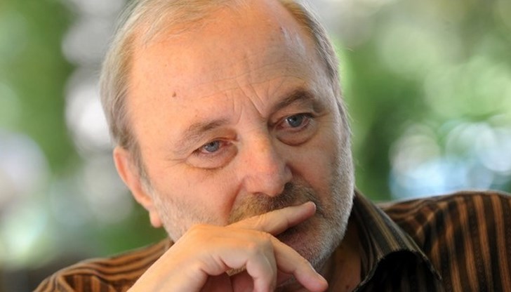 Американският век е на изчерпване, което е лоша новина, защото е глобален риск и защото приключва "светът от вчера", с който сме свикнали и който ни е скъп. Тъгуваме за този свят. Хегемон в упадък означава озверяла конкуренция и край на "моралното лидерство"