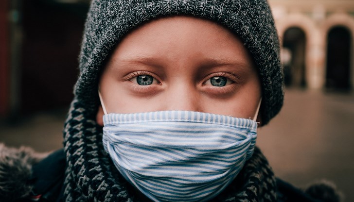 Всички търговски обекти и обществени места, с изключение на магазините, в които се продават основни стоки, храни и хигиенни продукти, са затворени за две седмици, пансиони, зоопаркове, национални и природни паркове, паметници, студиа за красота и фризьорски салони са затворени Всички търговски обекти и обществени места, с изключение на магазините, в които се продават основни стоки, храни и хигиенни продукти, са затворени за две седмици, пансиони, зоопаркове, национални и природни паркове, паметници, студиа за красота и фризьорски салони са затворени