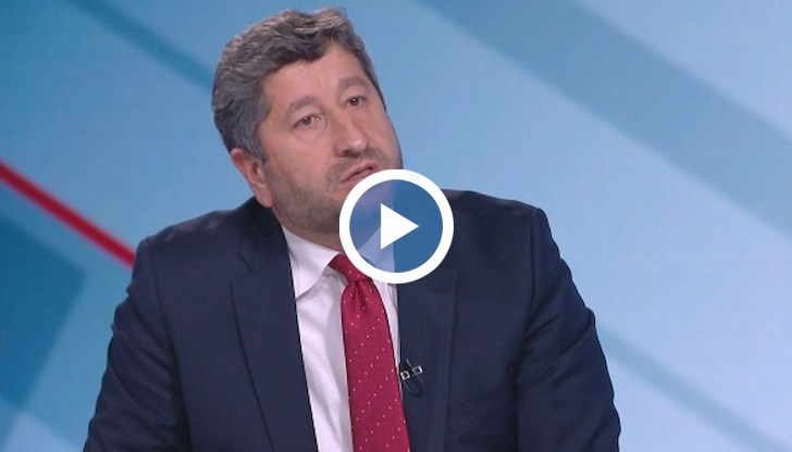 "Ние сме отворени към граждански формации, за да разширим подкрепата си, канили сме и "Отровното трио" в това число, но като цяло не предвиждаме никакви други обединения с други партийни коалиции", отбеляза Христо Иванов