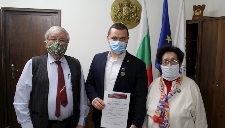 Медалът бе връчен от председателя на организацията Василка Илиева