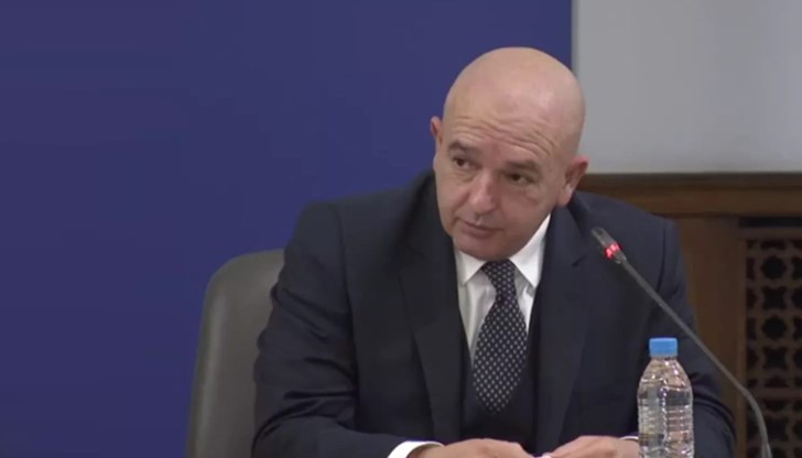 В България има огромно недоверие. Поради тази причина решихме лекарите да се ваксинират първи