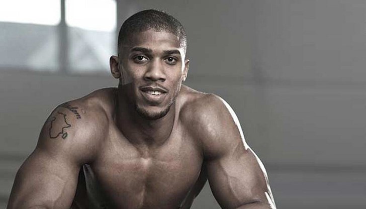 Юмруците понякога вършат чудесна работа. Не като мирните протести…