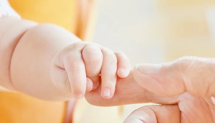 Малкият Любомир е бил приет в болница с висока температура, дихателна недостатъчност и с прояви на септичен шок