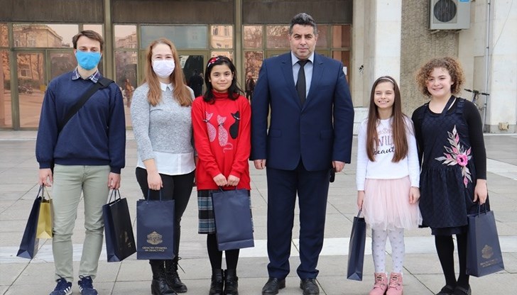 Наградиха победителите в литературния конкурс, посветен на 130-та годишнина от създаването на Военния клуб в Русе