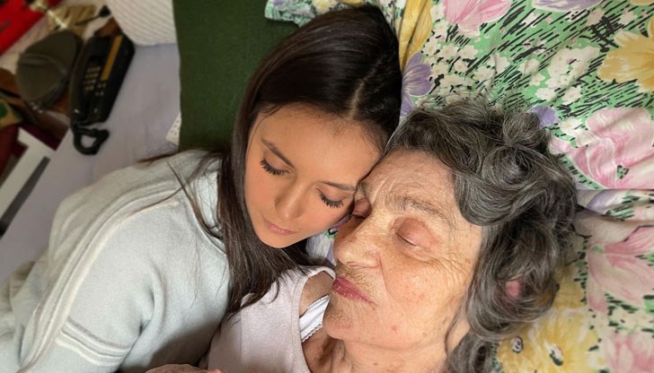 Липсваш ми, Баби. Обичам те. Почивай в мир!, написа актрисата
