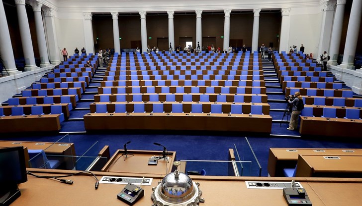 В началото на март Националният център за парламентарни изследвания, който проучва законодателната дейност на Народното събрание, публикува свое изследване, според което 37 % от приетите нормативни актове всъщност са изменяли други закони В началото на март Националният център за парламентарни изследвания, който проучва законодателната дейност на Народното събрание, публикува свое изследване, според което 37 % от приетите нормативни актове всъщност са изменяли други закони