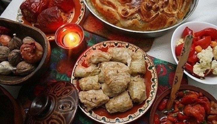 Независимо дали гозбите ще са приготвени у дома или по модерно - в ресторант, надеждата на всички ни е една, а именно новата година да бъде по-добра. Независимо дали гозбите ще са приготвени у дома или по модерно - в ресторант, надеждата на всички ни е една, а именно новата година да бъде по-добра.