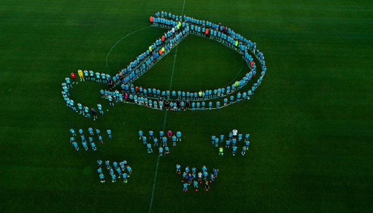 Футболният отбор гради структурата си Футболният отбор гради структурата си