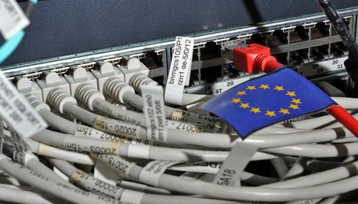 ЕС иска да се опита да принуди интернет фирмите да променят своя бизнес модел и да се откажат от привилегиите си. Тази дигитална революция трябва да настъпи. Но тя не бива да изяде децата си