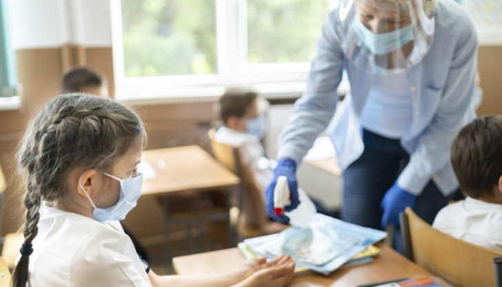 Според позицията им данните за развитието на пандемията в България в настоящия момент са песимистични и не предполагат възстановяване на присъствената форма на образование от 4 януари