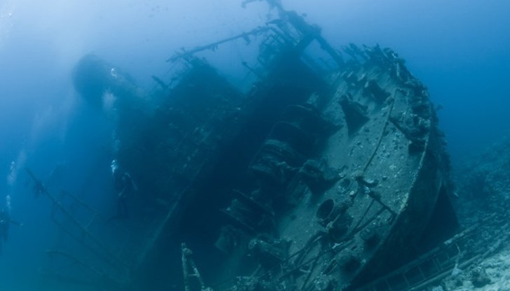 По предварителни данни корабът е потънал заради обледяване