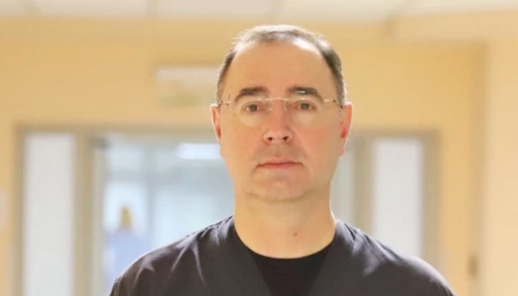 "Моите наблюдения са, че след клиничното проучване на "Ивермектин"-а, което е съвсем към края си, той ще бъде предоставен на Националната лекарствена агенция в България и ще чакаме нейното разрешение за официалната му употреба в нашата страна като превантивно и лечебно средство", каза медикът "Моите наблюдения са, че след клиничното проучване на "Ивермектин"-а, което е съвсем към края си, той ще бъде предоставен на Националната лекарствена агенция в България и ще чакаме нейното разрешение за официалната му употреба в нашата страна като превантивно и лечебно средство", каза медикът