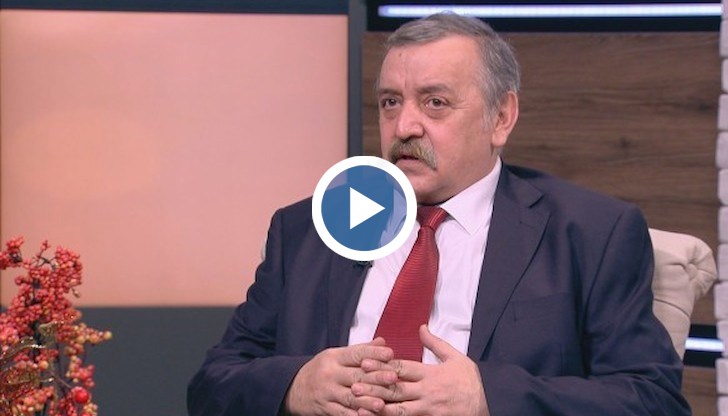 Ваксината влиза в човешките клетки, но не достига до ядрото им, поясни професорът