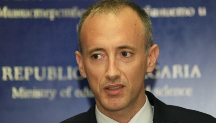 Ситуацията ще продължи до пролетта, прогнозира образователният министър