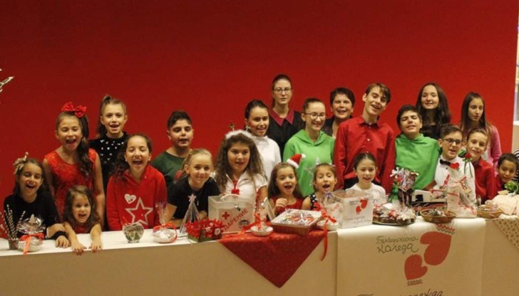 Вокално студио „Слънчеви ноти“ с грамота за проявена съпричастност и принос в реализирането на „Българската Коледа“ - благотворителната инициатива в подкрепа на здравето на българските деца