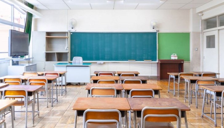 Учениците ще се върнат в училище на 4 януари 2021 г. Учениците ще се върнат в училище на 4 януари 2021 г.