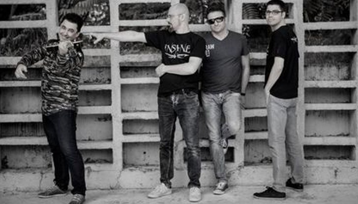 Може да гласувате за “Insane” в класацията „Черната овца“ до 28 декември на radiotop@abv.bg и в Reyners TOP 30 на zrockradio.bg, където класацията е седмична и една песен няма право да стои повече от 40 седмици в листата Може да гласувате за “Insane” в класацията „Черната овца“ до 28 декември на radiotop@abv.bg и в Reyners TOP 30 на zrockradio.bg, където класацията е седмична и една песен няма право да стои повече от 40 седмици в листата