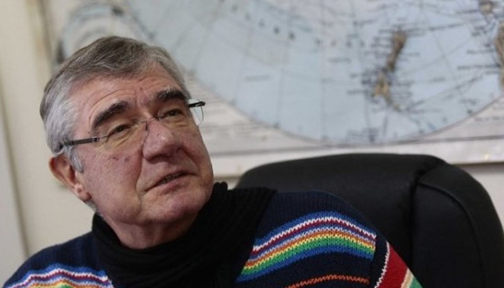 “Има много по-важни проблеми от COVID-19. Три пъти повече хора умират от мръсния въздух от колкото от сегашния вирус”, убеден е ученият