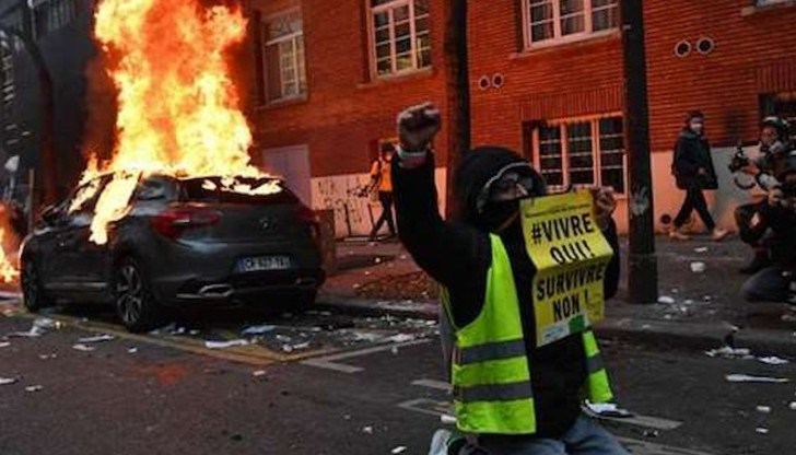 Демонстрантите в Париж смятат, че нов закон на Макрон ще ограничи гражданските свободи