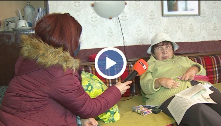 "Донесоха ми храна до вратата. Но аз не мога да я достигна тая храна. Мога една седмица да я гледам, даже и да не я видя, ако няма кой да ми отвори вратата. Някой трябва да дойде да ни помогне, за да се чувстваме хора", разказва жената