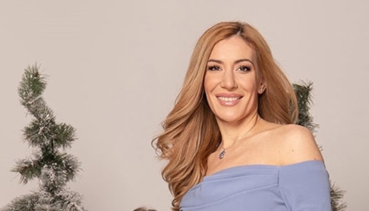 Бившият министър на туризма изглежда в страхотна форма и видимо е щастлива Бившият министър на туризма изглежда в страхотна форма и видимо е щастлива