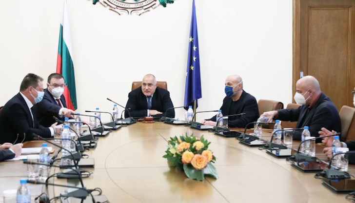 Ще помогнем на докторите да знаят всичко за всяка ваксина и да бъдат максимално полезни на пациентите си, закани се Бойко Борисов Ще помогнем на докторите да знаят всичко за всяка ваксина и да бъдат максимално полезни на пациентите си, закани се Бойко Борисов