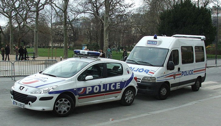 В раницата ѝ е открит голям кухненски нож, с който тя цял ден се разхождала по коридорите на учебното заведение