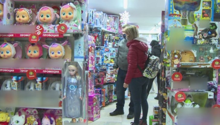 Русенци предпочитат да зарадват само най-близките, като с приоритет са децата