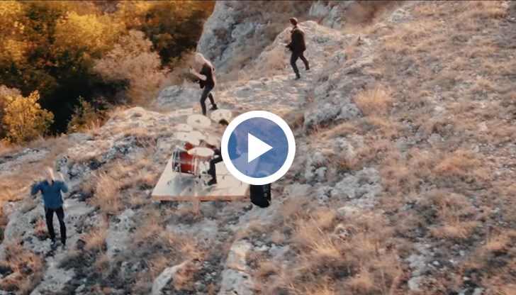 Парчето е отново в типичният екстремен стил на групата, като видеото е заснето по каньона на р. Русенски Лом