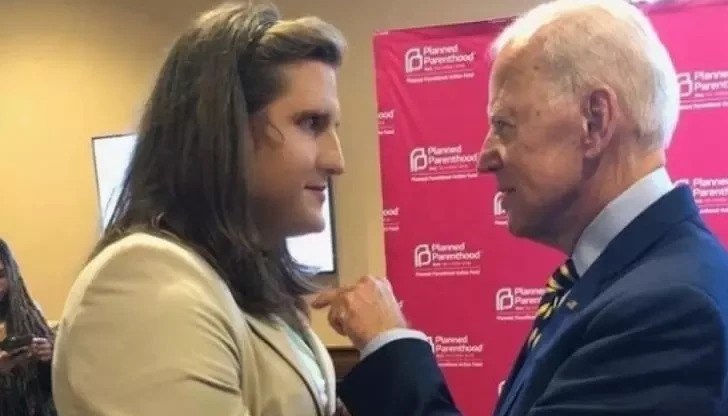 Клеймър е служил седем години в американската армия, преди да реши да смени пола си Клеймър е служил седем години в американската армия, преди да реши да смени пола си