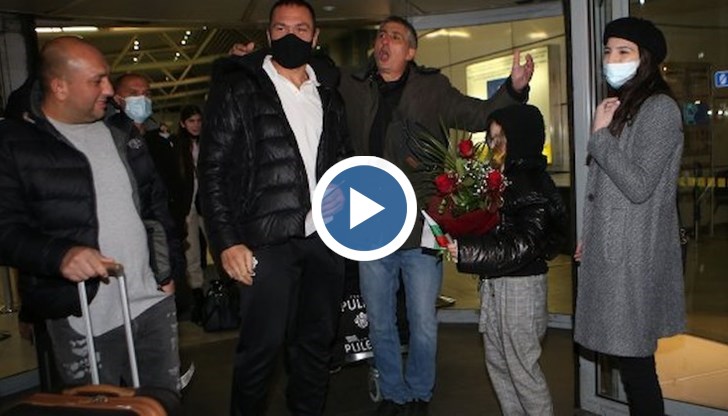 Кобрата беше приветстван с гайди и аплодисменти