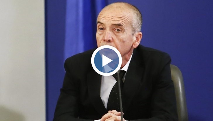 Повторното заразяване на лекари  с коронавирус е мит и, ако случайно е истина, то това обезсмисля внасянето на предплатените от правителството ваксини