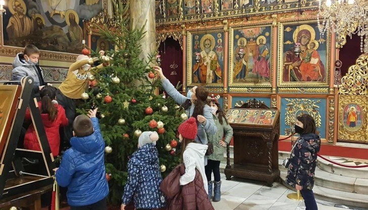 Децата отправиха молитва към Бог да дарува на българския народ здраве, мир и благоденствие