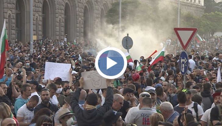 Невиждана пандемия по света и у нас, невиждани протести в България