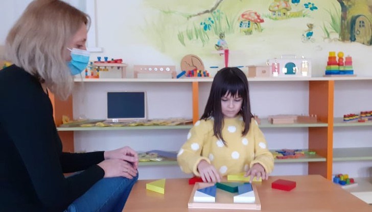 Методът подпомага развитието на грубата и фината моторика, креативността, критическото мислене и самостоятелността