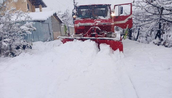 Земеделски кооперации подпомагат чистенето на снега по селата в община Русе