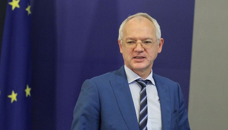 Той развива корупцията и нелоялно конкурира редовните фирми, като им краде персонала с по-ниските разходи за труд и им свива пазара с по-евтини стоки и услуги Той развива корупцията и нелоялно конкурира редовните фирми, като им краде персонала с по-ниските разходи за труд и им свива пазара с по-евтини стоки и услуги