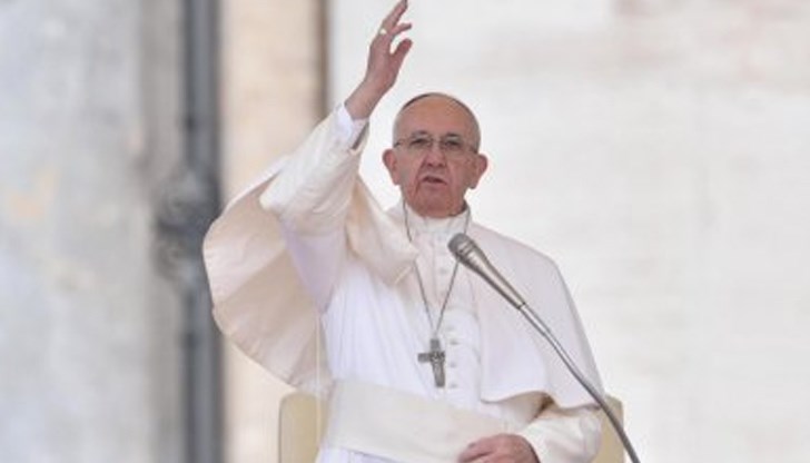 Папата предложи приятелски съвет на спорещите семейства, напомняйки им да казват "Извинете ме, благодаря и съжалявам", както и никога да не завършват деня, без да са се помирили Папата предложи приятелски съвет на спорещите семейства, напомняйки им да казват "Извинете ме, благодаря и съжалявам", както и никога да не завършват деня, без да са се помирили