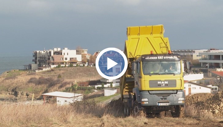 Природозащитници сезират ДНСК за багери на метри от „Корал“