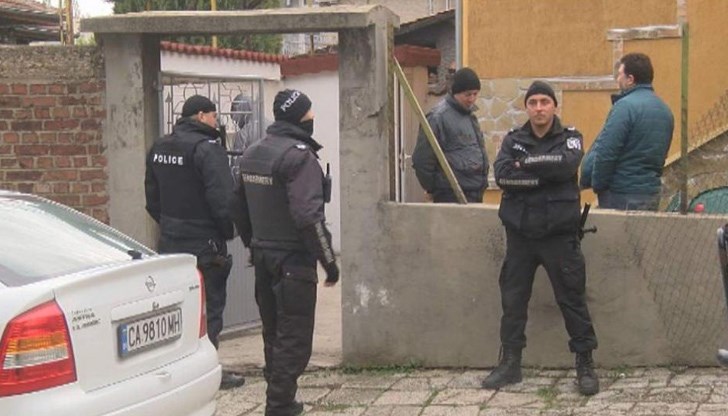 Специализираната прокуратура е възложила на ДНСК проверки на недвижимите имоти, собственост на обвиняемите, тъй като лицата са без трудови доходи