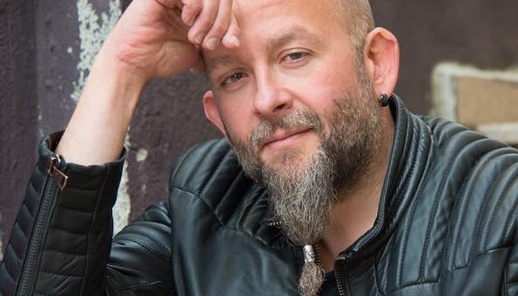 Радослав Бимбалов: "Истината е, че задкулисните играчи от ДПС, техните олигархични кръгове и партньорите от еднолична фирма ГЕРБ просто си преподписват новия дружествен договор, с който да управляват дружеството с никаква отговорност, наречено държава" Радослав Бимбалов: "Истината е, че задкулисните играчи от ДПС, техните олигархични кръгове и партньорите от еднолична фирма ГЕРБ просто си преподписват новия дружествен договор, с който да управляват дружеството с никаква отговорност, наречено държава"