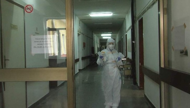 Мъжът бил със затруднено дишане, приет е в COVID-приемната на отделението, но докато му бъде осигурено легло, е починал Мъжът бил със затруднено дишане, приет е в COVID-приемната на отделението, но докато му бъде осигурено легло, е починал